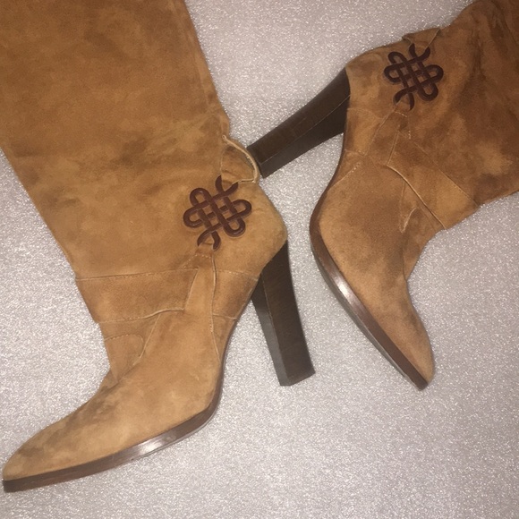🎉HP🎉 DVF Brown Suede Rand Love Knot Heeled Boots - Picture 3 of 8